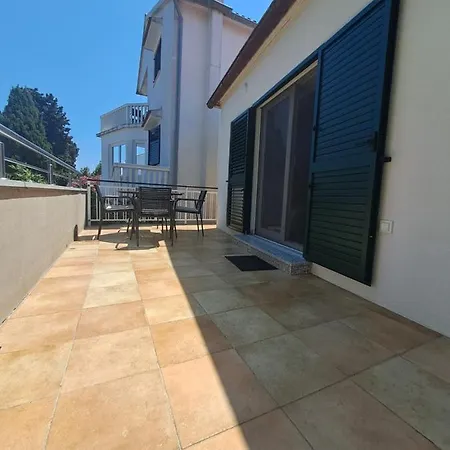 Paola * Betina (Sibenik-Knin)