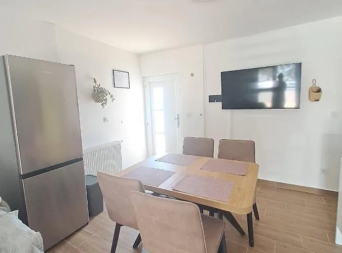 Paola * Betina (Sibenik-Knin)